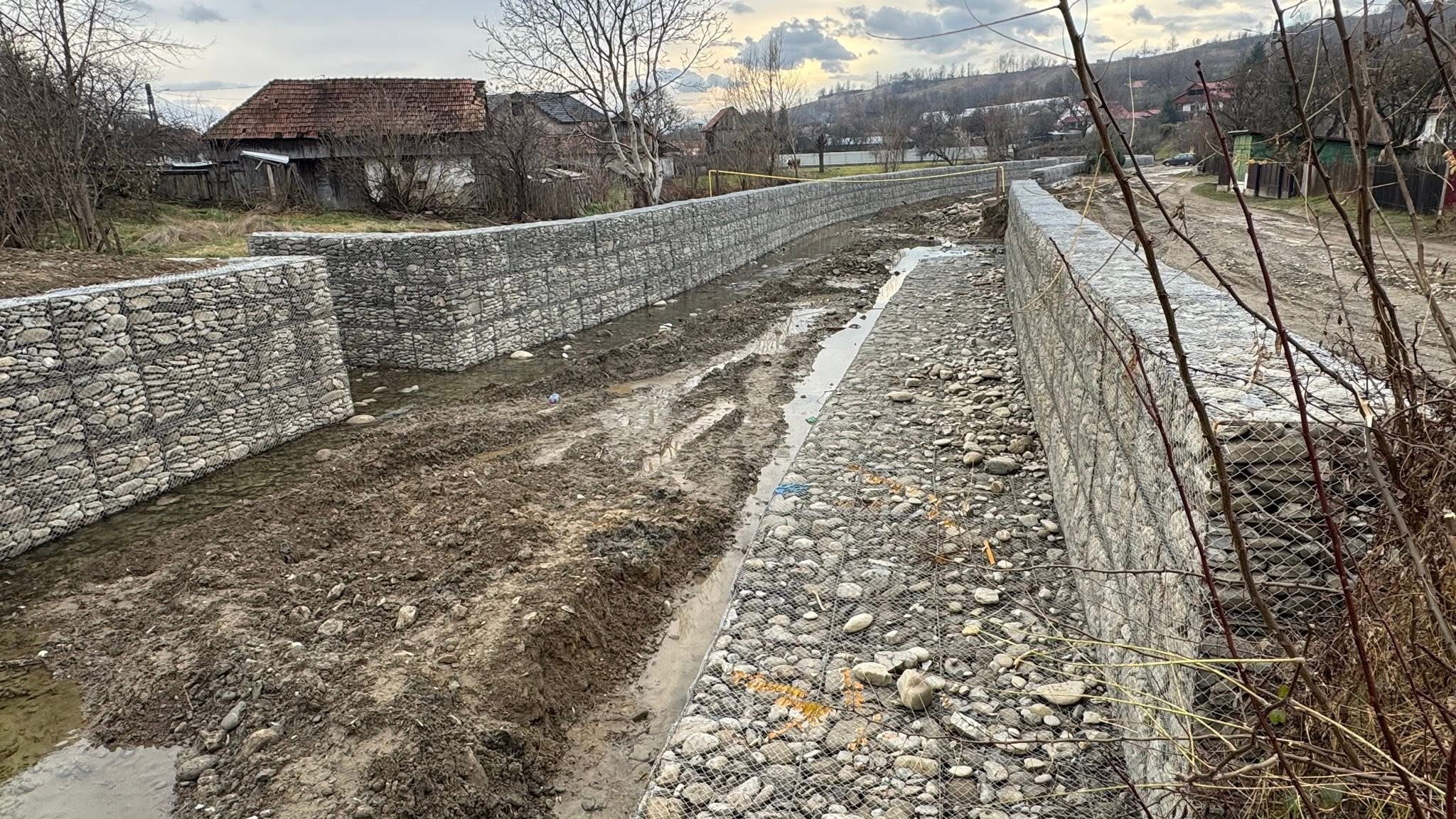 Lucrări majore de protecție împotriva inundațiilor pe râul Urmeniș, la Moinești