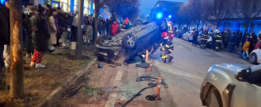Accident rutier în Moinești: o persoană transportată la spital